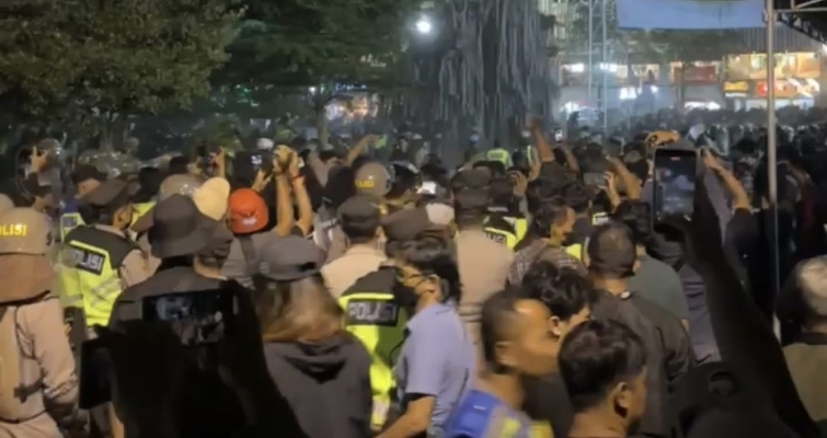 Demo di Depan DPRD DIY Ricuh