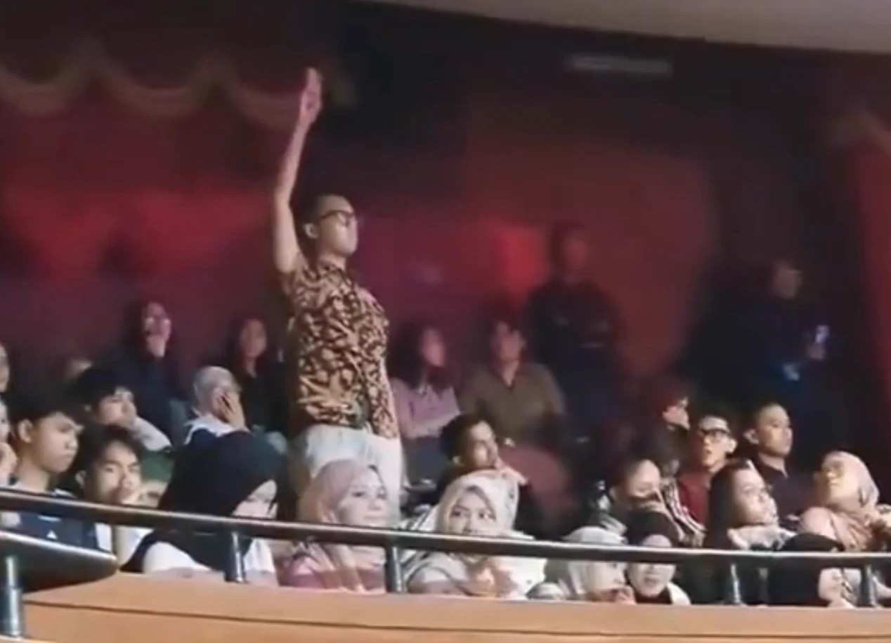 Viral Peserta IYS 2026 Acungkan Tiga Jari Saat Raffi Ahmad Berbicara