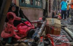 Balita Kembar Terjebak Kebakaran di Cakung