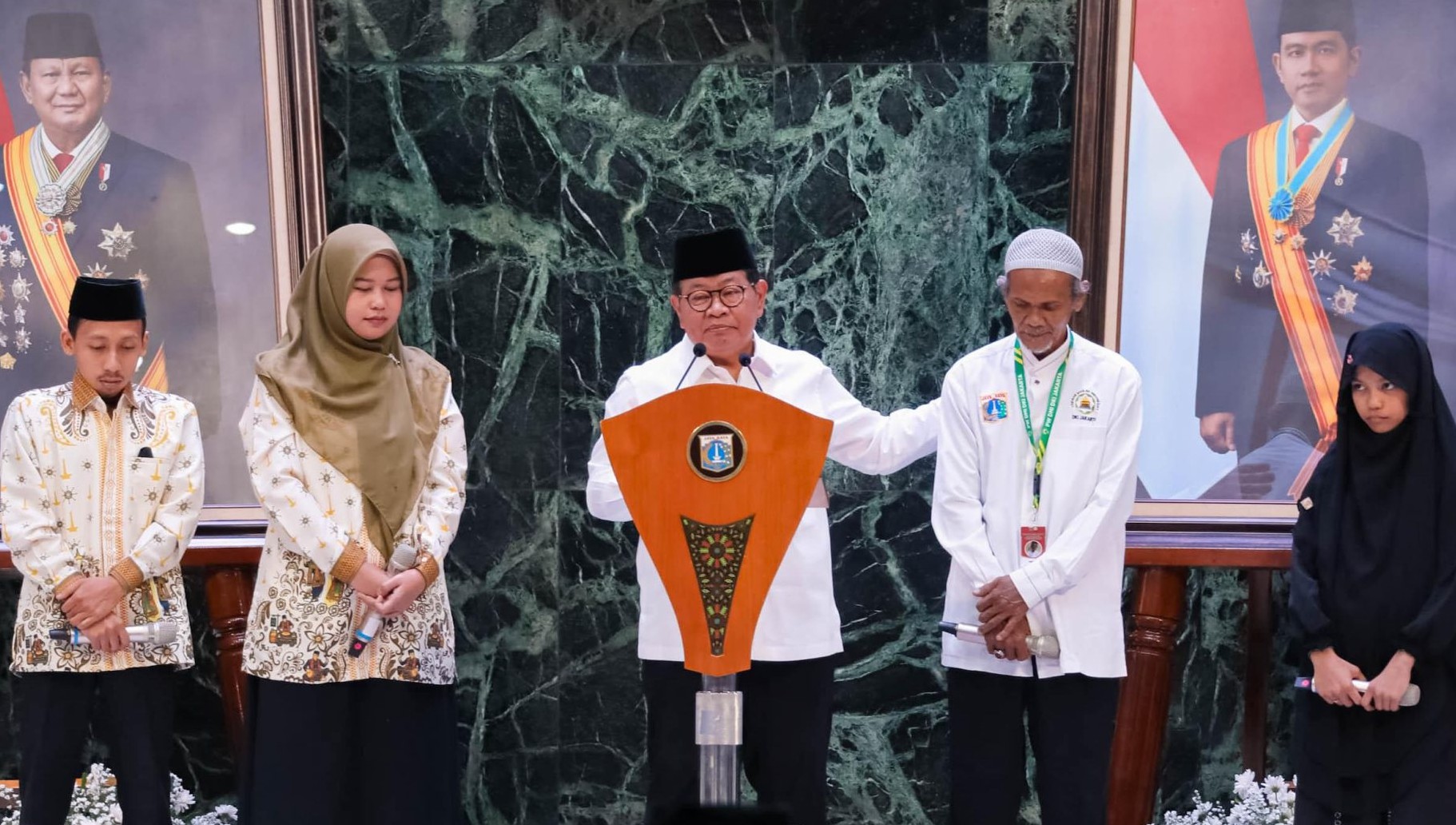Pemprov DKI Berangkatkan 44 Marbot Umrah