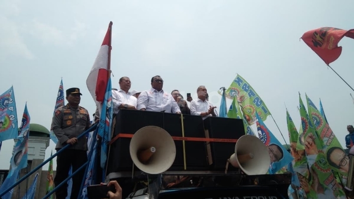 Dasco Temui Massa Buruh di DPR Usai UU Pelindungan Ketenagakerjaan Disahkan