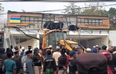 Belum Beroperasi, Gerai Indomaret di Pamekasan Dibongkar Massa