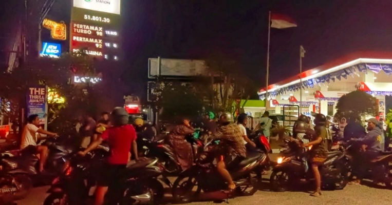 Antrean BBM Mengular di Bali hingga Malam