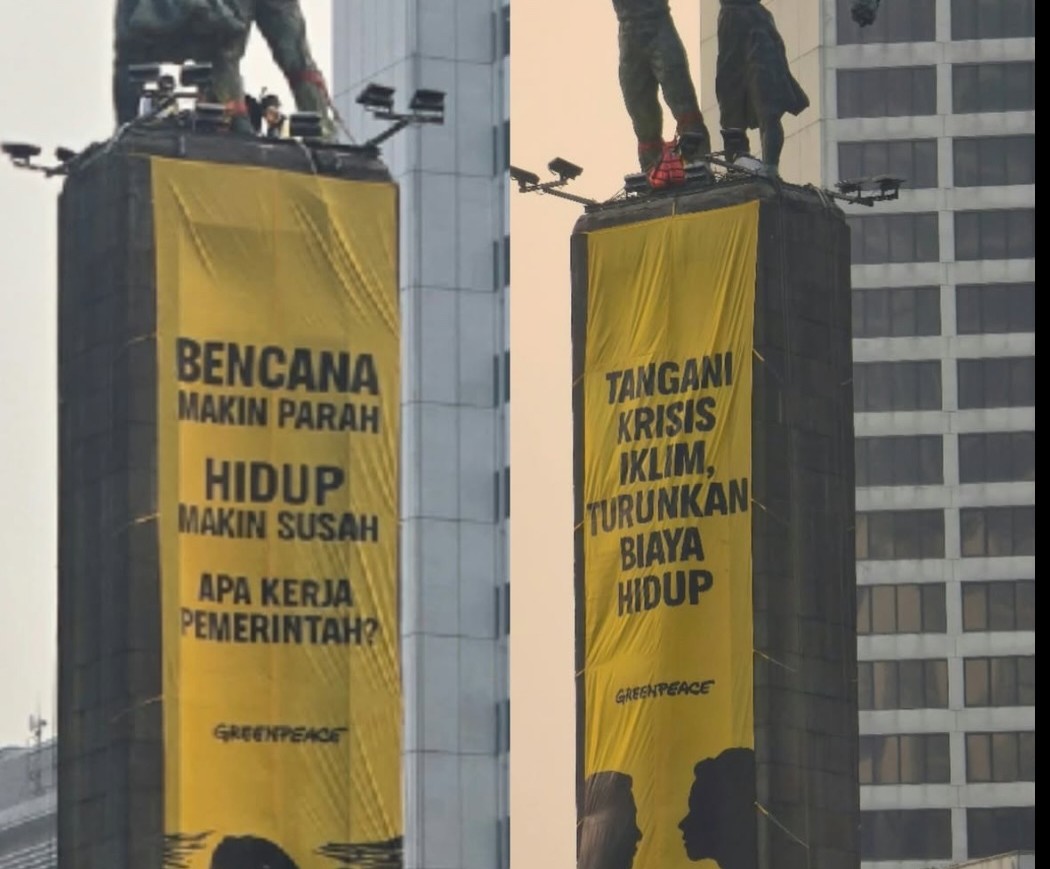 Banner Protes Greenpeace di Bundaran HI Dicopot