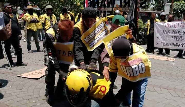 Driver Ojol Maxim Demo di Kantor Pusat Jakarta Selatan