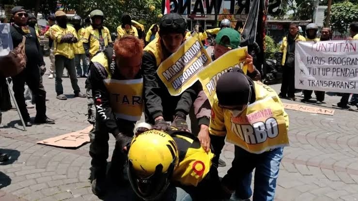 Driver Ojol Maxim Demo di Kantor Pusat Jakarta Selatan