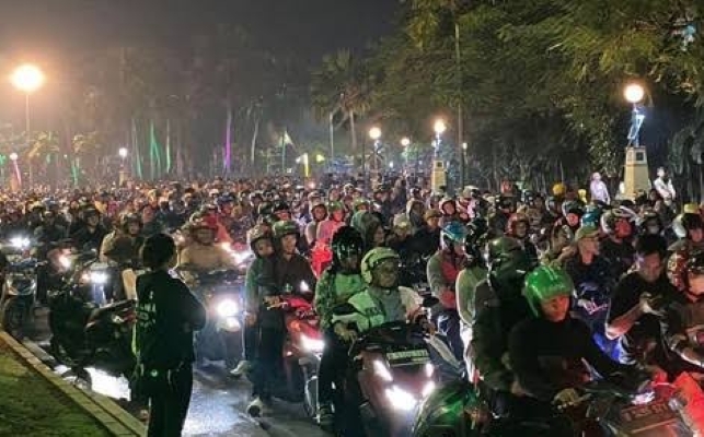 Antrean Mengular di Pintu Timur Ancol