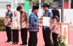 Pramono Salurkan Rp4,67 Miliar untuk Pemutihan Ijazah 2.810 Warga Jakarta