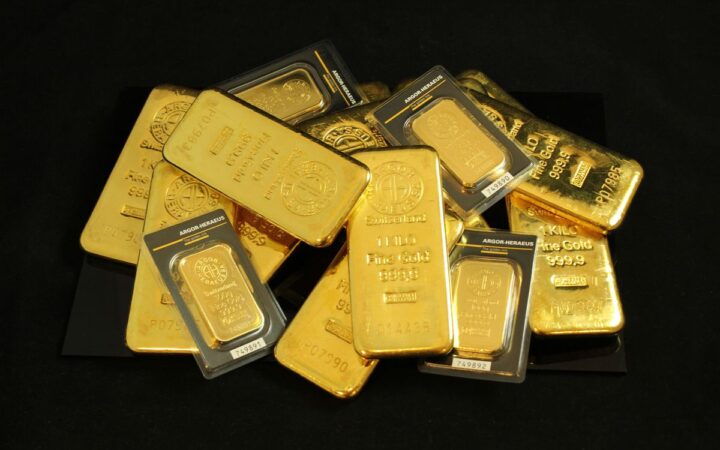 Harga Emas Dunia Anjlok 3,6 Persen