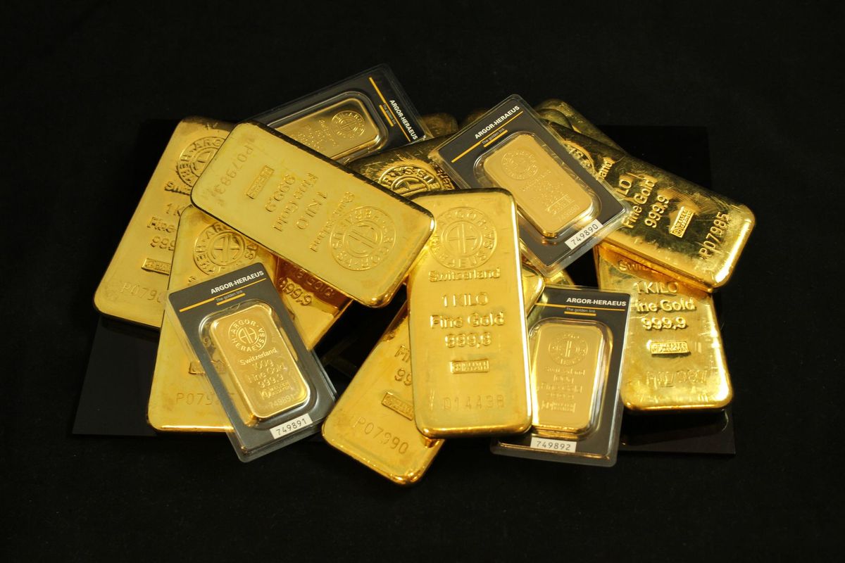 Harga Emas Dunia Anjlok 3,6 Persen