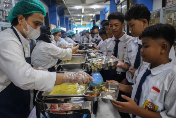 BGN Uji Coba Sistem Prasmanan MBG di Sekolah
