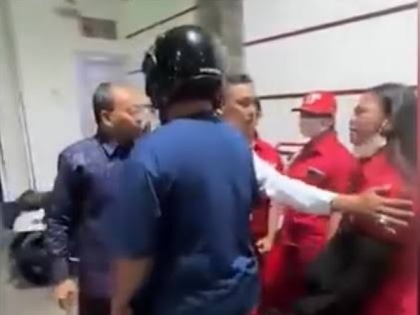 Viral Pegawai SPBU Menangis karena Kelelahan
